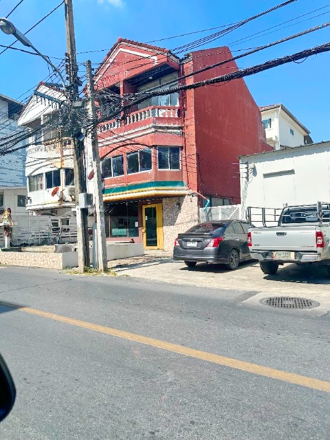 ม.ราชภัฏจันทรเกษม 1.8 กม.BTS เสนานิคม 2.4 กม. อาคารพาณิชย์ 3 ชั้นหลังมุม เดอะแจ๊ส วังหิน  5นอน 4น้ำ เหมาะสำหรับเป็นร้านอาหาร ทำเลดี ย่านธุรกิจ 22 ตร.วา. 260 ตร.ม.ให้เช่า 49,999 B-M แหล่งช้อปปิ้ง เดินทางสะดวกเข้าออกได้หลายเส้นทาง ถ.โชคชัย 4 ลาดพร้าววังหิน BTS Senanikhom 2.4 km. 3-storey corner commercial building The Jazz Wang Hin  5bed 4bath suitable for a restaurant good location business district 22 sq.wa. 260 sq.m. Chandrakasem Rajabhat University 1.8 km. for rent 49,999 B-M shopping area convenient transportation many routes in and out Chokchai 4 Road. Lat Phrao Wang Hin BTS Senanikhom 2.4 km.โชคช