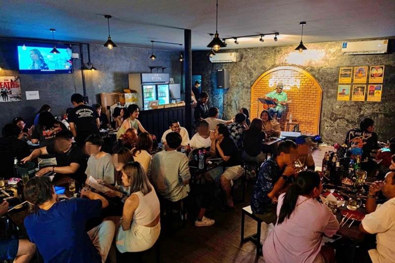 สนใจนัดดูสถานที่จริงได้เลย #ติดต่อด่วน Line ID: izee โทร: 061-694-3551 #โปรพิเศษรับปีใหม่ เซ้งเพียง 219,000 บ  ใกล้ #มหาวิทยาลัยราชพฤกษ์  #เซ็นทรัลเวสต์วิลล์- ทำเลดีติดถนนใหญ่ พร้อมที่จอดรถสะดวกสบาย- ร้านนั่งชิว ทำเลทอง #วงเวียนพระราม5-ล้อมรอบด้วยหมู่บ้านจัดสรร และแหล่งชุมชนหนาแน่น- Social Media ครบทุกช่องทาง- สัญญาต่อได้ทุกปี (ไม่มีค่าแป๊ะเจี๊ยะ)- ค่าเช่าเบา ๆ เพียง 19,000 บาท/เดือน- เ