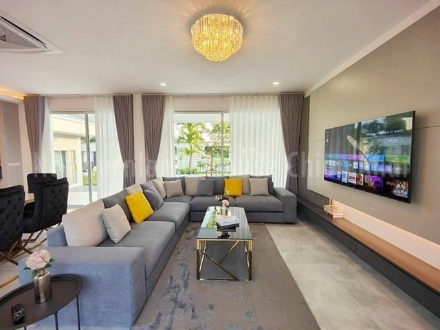 พูลวิลล่าสร้างใหม่ 2 ชั้น โมเดิร์นสุดหรู ตกแต่งบิ้วอิน สันทราย