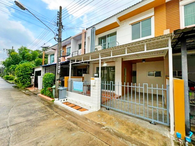 เพชรเกษม81 เข้าออกได้หลายเส้นทาง ให้เช่า 12,499 b-m 21 ตร.วา.มาเจริญ โฮมโปร 2.1 กม.รีโนเวทใหม่ สภาพสวยน่าอยู่ ทาวน์เฮาส์ 2 ชั้น 3 นอน 2 น้ำ มีเฟอร์ ครัวบิวท์อิน แหล่งชุมชน ตลาดการค้าหนองแขม 1.6 กม.170 ตร.ม.ม.เอเชียอาคเนย์ 2.5 กม.ถ.เพชรเกษม MRT หลักสอง 7.7 กม.Petchkasem81 HomePro2.1 km. Newly renovated beautiful condition nice to live in 2-storey townhouse 3 bed 2 bath with furniture built-in kitchen community area Nong Khaem Market 1.6 km. For rent 12,499 b-m 21 sq.wa.170 sq.m. Asia Southeast 2.5 km. Petchkasem Rd. MRT LakSong 7.7km. Multiple entrances and exits  แยก หนองแขมเหนือ ถ.เพช