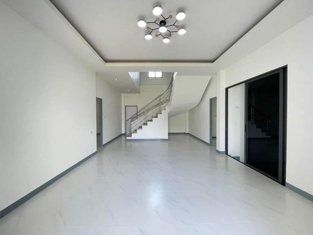 บ้านสร้างใหม่ 2 ชั้น เนื้อที่กว้าง บรรยายกาศดี โซนสันทราย