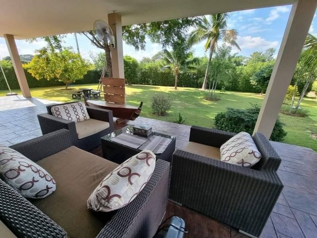 พูลวิลล่าหรู บ้าน 2 หลัง เนื้อที่เยอะ สันทราย