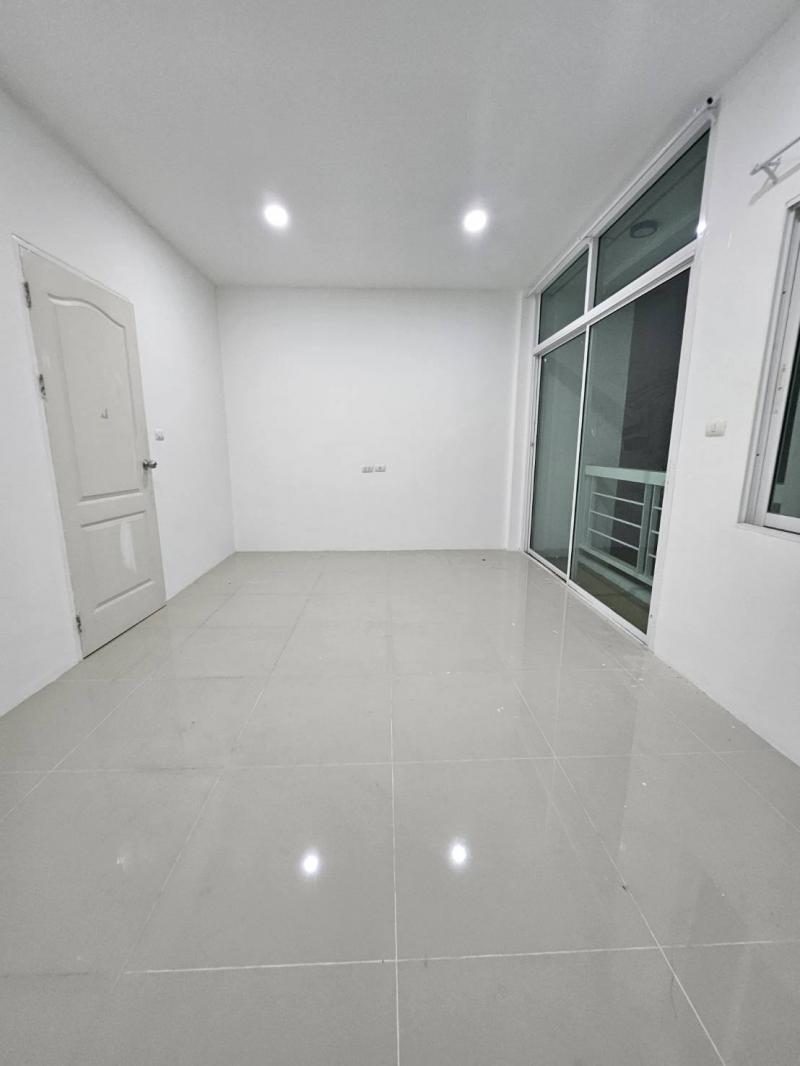 ขายบ้านรีโนเวทใหม่ ประภัสสรพรีซิโอ 4 นาป่า ทาวน์เฮ้าส์ 2. ชั้น 20 ตรว  3. นอน.  2 น้ำ​  2​ จอดรถ