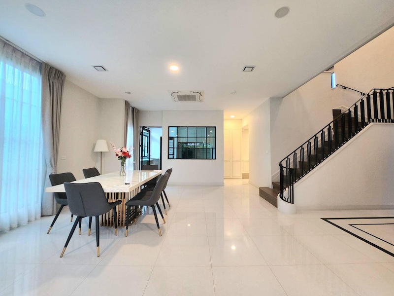 BH3325 ให้เช่าบ้านเดี่ยว สุดหรู นันทวัน NANTAWAN พระราม9-กรุงเทพกรีฑา Super luxury 2 ชั้น พื้นที่กว้างขวาง หน้าบ้านมีน้ำพุ