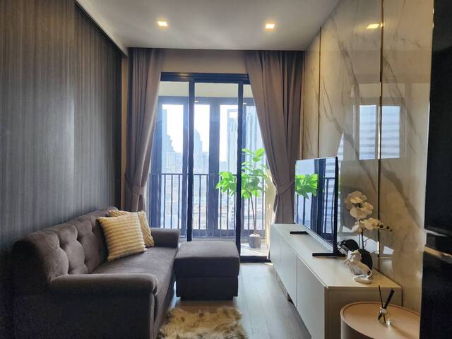 Ashton AsokeBTS : AsokMRT: SukhumvitSize: 33.84 sqm., 1 bedroom , 1bathroomFloor : 16 unblocked viewRental price: 35,000baht/month Ref.: 272234Listing Detail: www.rent-bangkok-condo.com/properties/272234Co-agents are welcome. - - -Contact us for more information or arrange a viewing:Email. rbc.rentbangkokcondo@gmail.comCall. 066-0588-655Line ID: @rentbangkokcondohttps://lin.ee/9cMeMxeWhatsapp: 0660588655Wechat 微信: rentbangkokcondo