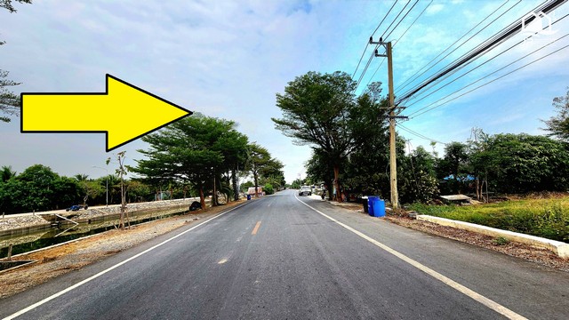 ขายที่ดินติดถนนลาดยาง คลอง6 ธัญบุรี-ลำลูกกา *** ขายราคาไร่ละ 3.5 ล้านบาท ***  ( เนื้อที่ 52-2-67.9 ไร่ )ขายที่ดินติดถนนลาดยาง คลอง6 ธัญบุรี-ลำลูกกา มีเนื้อที่ 52 ไร่ ทำเลดี เหมาะ ทำค้าขาย ทำห้าง ทำโกดัง โรงงาน ร้านค้า  ออฟฟิศ บริษัท ต่างๆที่ตั้ง: ตำบล บึงคำพร้อย อำเภอลำลูกกา ปทุมธานีที่ดินคลอง11 ธัญบุรี-ลำลูกกา เนื้อที่ 52-2-67.9 ไร่  - หน้ากว้าง 33.5 ม.- ความลึก ลึก 170 ม.ลักษณะ: ที่ดินเป็นพื้น�