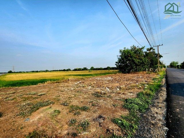 ขายที่ดินติดคลอง 11 หนองเสือ 20 ไร่ ติดถนนเรียบคลอง*** ขายราคาไร่ละ 1.1 ล้านบาท *** (ทั้งหมดมี เนื้อที่ 20-0-0 ไร่ )ขายที่ดินติดถนนเรียบคลอง หนองเสือ คลอง11 ขนาด 20 ไร่  มีไฟฟ้า ประปาพร้อม วิวคลอง เหมาะทำค้าขาย ทำจัดสรร ทำโกดัง ทำโรงงาน หรือซื้อเก็บไว้เก็งกำไรได้ค่ะที่ตั้ง : เรียบคลอง11 หนองเสือ ( ฝั่งตะวันออก )ทางหลวงชนบท 3022 ตำบล นพรัตน์ อำเภอ หนองเสือ ปทุมธานี 12170ที่ดินคลอง 11 หนอ�