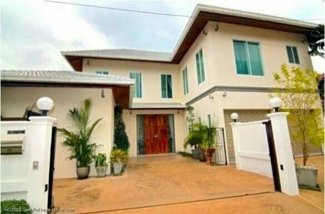 บ้านเดี่ยวสองชั้นไตล์รีสอร์ทเนื้อที่ดิน 159.6 ตร.ว. พร้อมสระว่ายน้ำขนาดใหญ่ สวนหย่อม ซาวน่า