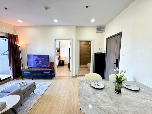 AOM 1553ปรับราคาลงปี 25684,490,000บาท  ฟรีโอนSupalai Loft Prajadhipok-Wongwian Yai ศุภาลัย ลอฟท์ ประชาธิปก-วงเวียนใหญ่ที่ตั้ง : ติดถนนประชาธิปก ฝั่งขาออก แขวงสมเด็จเจ้าพระยา เขตคลองสาน กทม. 10600ขนาดห้อง 47.49ตารางเมตร ชั้นที่ 142 นอน 1 น้ำ ห้องรับแขก ห้องครัว ใกล้ BTS วงเวียนใหญ่ และ ใกล้ MRT สนามไชย สถานที่ใกล้เคียง - บิ๊กซี ซูเปอร์เซ็นเตอร์ อิสรภาพ 0.4 กม- มหาวิทยาลัยราชภัฏธนบุรี 0.8 กม.- BTS วงเวียนใหญ่ 0.9 กม.- มหาวิทยา