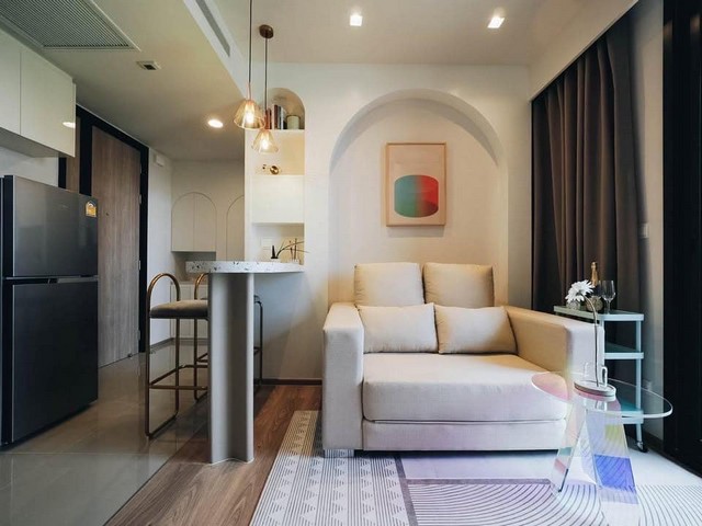 AOM 1550OKA HAUS สุขุมวิท 36 – ให้เช่ารายละเอียด: ขนาด: 45 ตารางเมตร ประเภท: 2 ห้องนอน 1 ห้องน้ํา ชั้น: 15 วิวเมือง  Rent: 35,000 THB/month Negotiable สัญญาขั้นต่ํา: 1 ปีทําเลที่ดีที่สุด ใกล้ BTSพร้อมพงษ์ ตกแต่งอย่างสวยงาม ทําเลใจกลางที่สะดวกสบาย สิ่งอํานวยความสะดวกสไตล์รีสอร์ท รวมถึง: ห้องนวดที่ใช้ร่วมกัน อ่างอาบน้ําออนเซ็นกลางแจ้ง เครื่องใช้ไฟฟ้าตกแต่งครบครันไฮไลท์: เครื่องซักผ้าในห้องพร้อมฟัง�