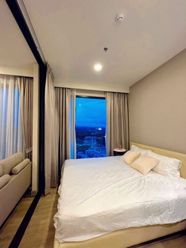 TEL : 092-288 9359 Ms. DanitaLine : https://line.me/ti/p/yxo92dHWP1คอนโดศรีราชา คีน เซ็นเตอร์ ศรีราชา35 ตรม.ชั้น 31 สูงไม่มีตึกบล็อควิว1 ห้องนอน 1 ห้องน้ำ เฟอร์นิเจอร์ครบ มีให้พร้อมทุกอย่าง แม่บ้านฟรี สัปดาห์ละ 2 ครั้ง ไม่ต้องจ่ายค่าส่วนกลางเพิ่มเติมส่วนกลางดีมาก ถึงดีที่สุดในย่านศรีราชาสระว่ายน้ำชั้นบนสุดแบบ infinity มองวิวทะเลสิ่งอำนวยความสะดวก- ลิฟท์- ที่จอดรถ- การรักษาความปลอดภัย 24 ชั่วโมง- ประตูอาคาร�