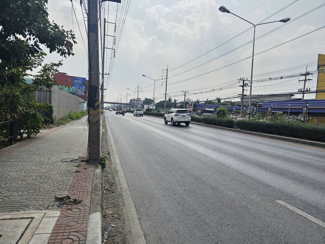 ขายที่ดินติดถนนเศรษฐกิจ1 ที่ดินกระทุ่มแบนต.คลองมะเดื่อ อ.กระทุ่มแบน จ.สมุทรสาครเนื้อที่ 2 ไร่ 1 งาน 83 ตรว.หน้ากว้างติดถนน 22 ม.ลึก 149 ม.ทำเลมีอนาคตแหล่งเศรษฐกิจเข้าออกได้หลายทางขายตารางวาละ 44,000 บาทรวมเป็น 43,252,000 บาทสถานที่ใกล้เคียง:– ห้างศรีงาม (ตรงข้าม)– โตโยต้าสมุทรสาคร– โรงพยาบาลส่งเสริมสุขภาพตำบลคลองมะเดื่อ– อบต.คลองมะเดื่อ– ม.บ้านอิ่มอัมพร10– หมู่บ้านเบญจรงค์�