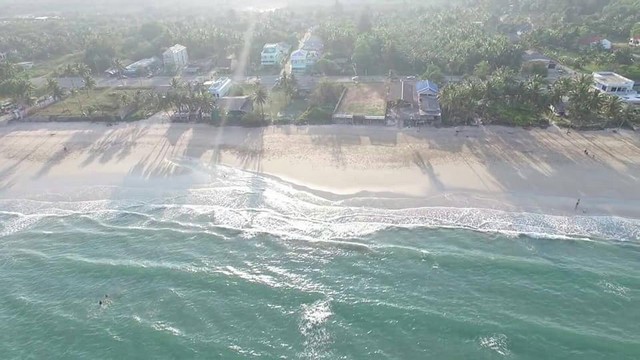 เลือกซื้อมีทรัพย์รับลมหนาว ขายที่ดินริมหาดสะพลีทรายขาวน้ำใสคราม สวยงามวิวทะเลธรรมชาติสุดสุด ปะทิวใกล้หาดสวยทุ่งวัวแล่น