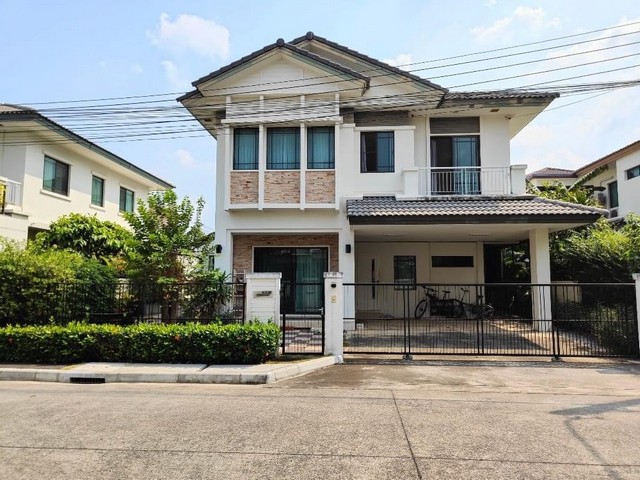 LV52982 ให้เช่า หมู่บ้านมัณฑนา เลค วัชรพล ถนนสุขาภิบาล 5 ทำเลดี บ้านสวย เฟอร์ครบ พร้อมอยู่ราคาเช่า : 60,000 บาท/เดือน (เช่าขั้นต่ำ  1 ปีื ประกัน 2 เดือน ล่วงหน้า 1 เดือน : รวมจ่าย 3 เดือนก่อนเข้าอยู่)ที่ตั้ง : สุขาภิบาล 5 ซอย 63/2 ถนนสุขาภิบาล 5 เขตคลองสามวา กรุงเทพฯ 10510ชื่อโครงการ : มัณฑนา เลค วัชรพล / Mantana Lake Watcharapolรายละเอียด :- บ้าน 2 ชั้น - เนื้อที่ 62 ตารางวา - พื้นที่ใช้สอย 240 ตร.ม.- 3 ห้องนอน - 3 ห้อง�