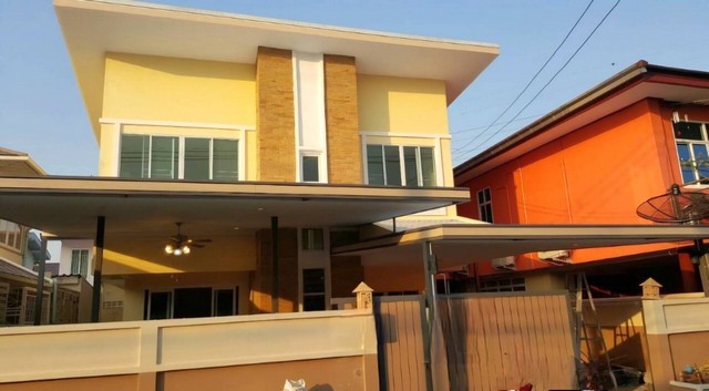 ให้เช่าบ้านเดี่ยว2ชั้น พื้นที่60ตรว. -4ห้องนอน  2ห้องน้ำ  1ห้องแม่บ้าน- แอร์7เครื่อง เฟอร์นิเจอร์ครบ  Fully Furnished  เตียงนอน , ตู้เสื้อผ้า , ครัวเคาวน์เตอร์ , โซฟา , โต๊ะทานข้าว , ตู้เย็น13คิว ,TV40นิ้ว, เครื่องซักผ้า , ผ้าม่านทั้งหลัง-จอดรถในบ้าน2คัน +2คัน  อยู่ถนน วิภาวดี20 เข้าออกได้หลายทาง ซอยวิภาวดี 22 , ซอยลาดพร้าว 18, ซอยรัชดาภิเษก 19  ใกล้ : MRTลาดพร้าว , ใกล้ :โรงเรียนแย้มสะอาด ,ใกล้ : การบิ