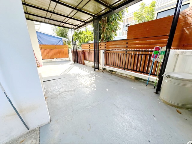 ลาดกระบัง54 วัดศรีวารีน้อย 1.8 กม. รพ.จุฬารัตน์2สาขา ม.หัวเฉียว 3.6 กม. บ้าน 2 ชั้น 3นอน 2น้ำ 48ตร.วา. กล้วัดจรเข้ใหญ่   สุวรรณภูมิ 7.2 กม.