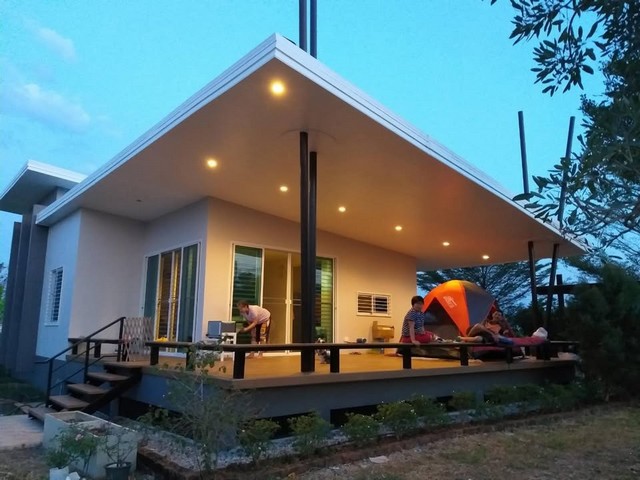 ขายที่ดิน โฉนดครุฑแดง ที่ดิน 481 ตารางวา เพชรบูรณ์ที่ตั้ง :  184/96 โครงการเดอะเนเจอร์ ต.ยางงาม อ.หนองไผ่ จ.เพชรบูรณ์ขนาดพื้นที่ :  481 ตารางวาพื้นที่ใช้สอย : 180 ตารางวารายละเอียดหิ้วกระเป๋าเข้าอยู่ได้เลย เพชรบูรณ์ขายบ้านวิวเขา 360 องศา  โฉนดครุฑแดง3 ห้องนอน 3 ห้องน้ำ 3 ห้องเก็บของ  ตัวบ้านมีการปรับปรุงดูแลเป็นอย่างดีตลอดอายุการใช้งาน 10 ปีขายพร้อมเฟอร์นิเจอร์- ชุดครัวทันส