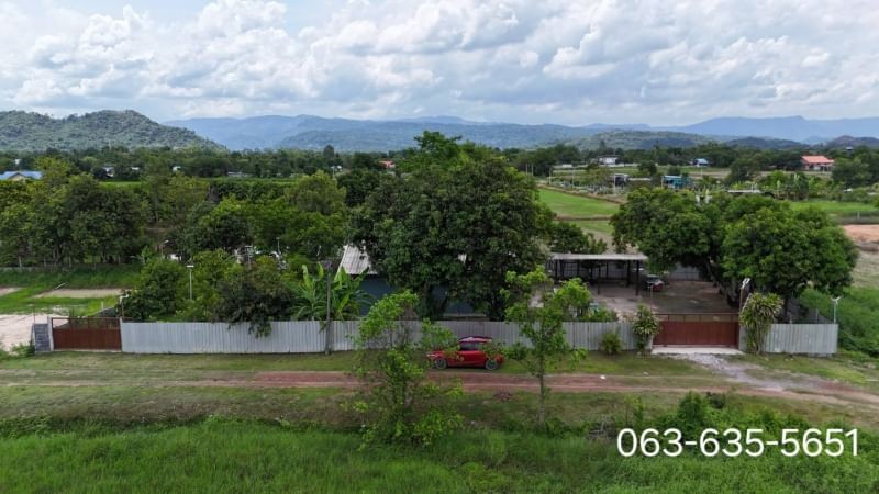 บ้านสวนใกล้แมคโครนครนายก 2 ไร่ 3 งาน 4.8 ล้าน ลดเหลือ 4.5 ล้านคุ้มสุดๆ!!! บ้านสวยและสวนผลไม้พร้อมเก็บกินหิ้วกระเป๋าเข้าอยู่ได้เลยที่ตั้ง ต.เขาพระ อ.เมืองนครนายก เนื้อที่รวม 2 ไร่ 3 งาน แบ่งเป็นเนื้อที่ในโฉนด 2 ไร่ และเช่าวัด 3 งานปีละ 3 พันขายยกแปลง 4.8 ล้านฟรีโอนมีส่วนที่เป็นโฉนด นส.4จ. ครุฑแดงเป็นชื่อเจ้าของโอนกรรมสิทธิ์ได้ที่สำนักงานที่ดิน 2 ไร่ และเช่าที่วัด 3 งานโอน�