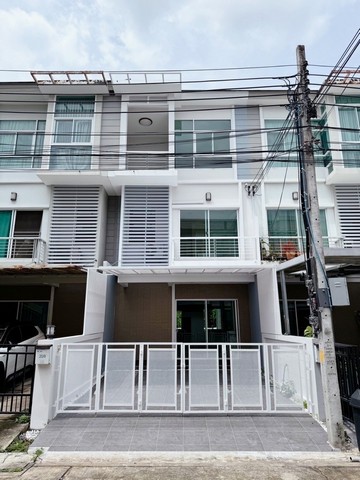 ขายทาวน์โฮม 3 ชั้น   ( สวย ปรับปรุงใหม่ ทำใหม่ ระบบไฟ/น้ำ พร้อมเข้าอยู่ )หมู่บ้าน เดอะเมโทร  พระราม9 ติด ถ.พัฒนาการ แขวงประเวศ เขตประเวศ กรุงเทพฯ 10250ติด มหาวิทยาลัยนานาชาติแสดมฟอร์ด  ใกล้ Airport link หัวหมาก และ สถานีทับช้าง ,ใกล้สนามบินสุวรรณภูมิ ,โรงพยาบาลสมิติเวช ศรีนครินทร์, โรงพยาบาลวิภาราม ,ห้างเดอะไนน์ พระราม 9, เมกาบางนา, ซีคอนสแควร์ เดินทางสะดวก ได้หลายเส้นทาง ถนนม�