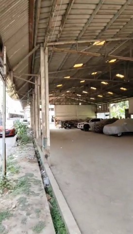 ให้เช่าพื้นที่เปล่า สุขุมวิท105 ขนาด 26x16 เมตรเหมาะทำเป็นบ้านพัก หรือโกดังเก็บสินค้า ติดถนนซอย จากถนนใหญ่เพียง 30 เมตร บ้านสูง ฝนตกน้ำไม่ขัง ไม่ท่วม- ขนาด 468 ตร.ม- จอดรถได้ 20 คันสถานที่ใกล้เคียง :- ระหว่าง BTS ปู่เจ้า และสำโรง- ช้าง 3 เศียรเอราวัณ Musium- Big C Supermarket สำโรง- HomePro Bangna- ใกล้ Gateway เอกมัย, Major เอกมัย, W Districtที่ตั้ง ถนนสุขุมวิท 105 (ใกล้BTS ปู่เจ้าฯ & สำโรง) สมุทรปราการราคาเช่า 47,000 บาท/เดือน