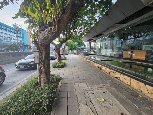 ขายที่ดินติดถนนรัชดาแถมสิ่งปลูกสร้างที่ดินใกล้ mrt สุทธิสาร 200 เมตรขายต่ำกว่าราคาประเมินกรมที่ดินเป็น 100 ล้านถูกมาก......​ทำเล Woww มากแขวงสามเสนนอก เขตห้วยขวาง กรุงเทพฯโฉนด 7 แปลงรวมเนื้อที่ 535 ตร.ว...​ ผังเมืองสีน้ำตาล ...​ราคาประเมินที่ดิน 240,750,000 ล้านขายถูกๆเพียง 140 ล้านหน้ากว้างติดถนนรัชดา 78 เมตรห่าง mrt สุทธิสาร 200 เมตรอยู่ช่วงอุโมงค์​สุทธิ​สาร​ตรงข้ามสน.สุทธิสารแหล่ง