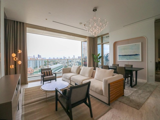 Four Seasons Private ResidencesBTS: Saphan TaksinSize: 250 sqm., 3 bedrooms, 3 bathrooms Floor: 5+Rental price: 350,000 baht/month Ref.: 255925Listing Detail: www.rent-bangkok-condo.com/properties/255925Co-agents are welcome. - - -Contact us for more information or arrange a viewing:Email. rbc.rentbangkokcondo@gmail.comCall. 066-0588-655Line ID: @rentbangkokcondohttps://lin.ee/9cMeMxeWhatsapp: 0660588655Wechat 微信: rentbangkokcondo