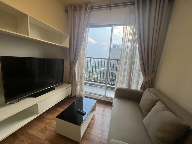 ขาย The Trust Condo Ngamwongwan เดอะทรัสต์ คอนโด งามวงศ์วานห้องใหญ่ 30.29 ตรม. วิวเมือง / วิวสระว่ายน้ำ 1นอน 1น้ำ ห้องกั้นเป็นสัดส่วน  ชั้น 12 The Trust Condo งามวงศ์วาน By.Q House สูง 32 ชั้น มีรถประจำทางผ่านหน้าโครงการหลายสาย ส่วนกลางสระว่ายน้ำ (ระบบเกลือ) /ฟิตเนส / ห้องสมุด Library/ สวน/รปภ. กล้องวงจรปิดโครงการ, ประตู Key Card (Access card เข้าออกเฉพาะชั้น) Co-Work spaceในคอนโด มีร้านอาหาร/ร้านกาแฟ/ร้านซักรีด/มินิมาร์ทสถานที่ใกล�