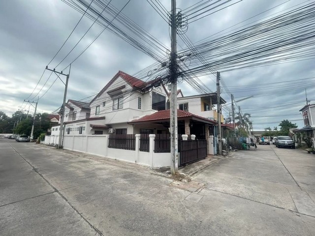 AOM 1569 ให้เช่าบ้าน   บ้านเช่าพัทยาปล่อยเช่า บ้านงามเจริญ 5 เลียบทางรถไฟเดือนละ 15,000  2 ห้องนอน 2 ห้องน้ำ ครัวใหญ่หลังมุม มีพื้นที่ข้างบ้านแอร์4 ตัวเครื่องซักผ้า ปั้มน้ำ เครื่องทำน้ำอุ่น2 เครื่องมัดจำ 2 เดือน ล่วงหน้า 1 เดือนติดต่อขอรูปและรายละเอียดเพิ่มเติม  สนใจนัดชมสถานที่จริงContact คุณต๋อม 081-925-2443   คุณต๋อย 086-542-7078LINE 081-925-2443   LINE 086-542-7078 อสังหาริมทรัพย์ ยินดีรับฝากขาย-เช่า อสังหาริ�