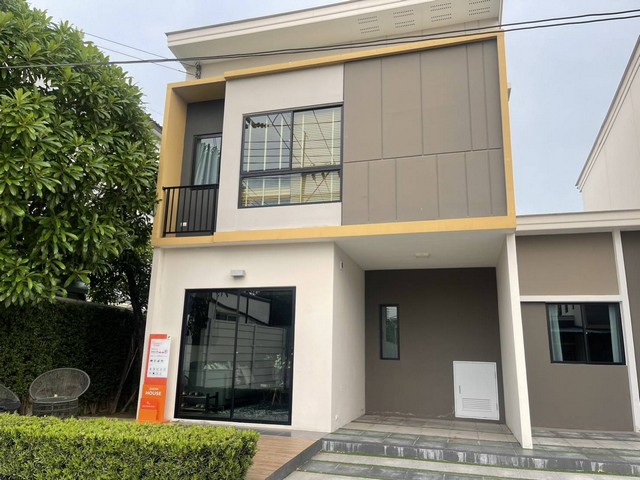 ขาย ทาวน์โฮมแฝด โครงการ เดอะ คอนเนค รังสิต-คลอง 2 The Connect Rangsit-Klong 2 บ้านหลังมุม เป็นบ้านตัวอย่างตกแต่งสวย พร้อมอยู่ ใกล้ ฟิวเจอร์ปาร์ค รังสิตบ้านหลังมุม เป็นบ้านตัวอย่างตกแต่งสวย พร้อมอยู่ อยู่ซอยต้นๆเนื้อที่ดิน 35.7 ตร.วพื้นที่ใช้สอย 132 ตร.มหน้ากว้าง 8.3 เมตร4 ห้องนอน, 2 ห้องน้ำ, 1 ห้องโถง, 1 ครัวหน้าบ้านหันไปทางทิศเหนือที่ตั้ง: ซอยหมู่บ้านฟ้ารังสิตคลอง 2 ต.คลองสอง อ.คลองหลวง