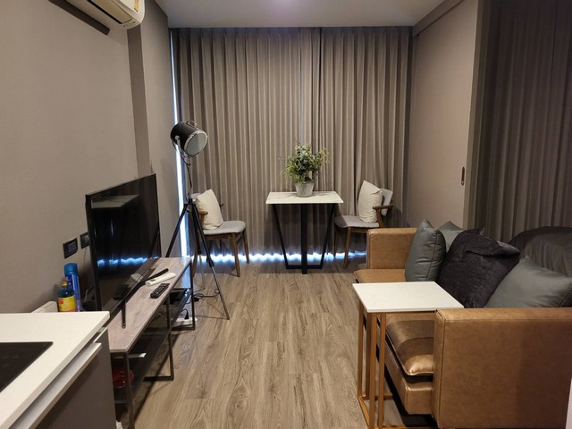 For Rent The Teak Sukhumvit 39 เดอะ ทีค สุขุมวิท 39 พท 31 ตรม เฟอร์ครบ 1.59 หมื่น ชั้น 8รายละเอียด :กดดูภาพเพิ่มเติม : https://bit.ly/3DFT3h7https://www.winnerestateplus.com/คอนโดให้เช่าใน The Teak Sukhumvit 39 เดอะ ทีค สุขุมวิท 39 พท 31 ตรม เฟอร์ครบ เครื่องใช้ไฟฟ้าพร้อม พิเศษอ่างอาบน้ำ คอนโดพร้อมสิ่งอำนวยความสะดวกครบครัน  -พื้นที่ 31 ตรม ชั้น 8 (คอนโด 8 ชั้น)-พร้อมเฟอร์ เครื่องใช้ไฟฟ้า-ราคา 15,900 บาท/เดือน (จ่าย 3 เดือนเข้าอยู่)เฟอร์นิเจอร์/เครื่องใ�