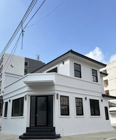  ให้เช่า บ้าน 2ชั้น บ้านใหม่เพิ่งสร้างเสร็จ ย่าน ลาซาล แบริ่ง ใกล้บีทีเอสสอบถามข้อมูลและนัดชมสถานที่ :ติดต่อ : เนย์ 084-3563945https://line.me/ti/p/pj4uwCgxT9ติดต่อ : ตั้ม 093-2287932https://line.me/ti/p/UX1-r-vLMBบ้าน 2ชั้น บ้านใหม่เพิ่งสร้างเสร็จ ย่าน ลาซาล แบริ่ง ใกล้บีทีเอสเนื้อที่ 74 ตารางวาพื้นที่ใช้สอย 158 ตารางเมตร2 ห้องนอน2 ห้องน้ำ1 ห้องครัว2 ที่จอดรถมีระเบียงราคาเช่า : 45,000 บาท/เดือน ( มัดจำ 2 ล่วงหน้า 1 เดือน )เลี้ย�