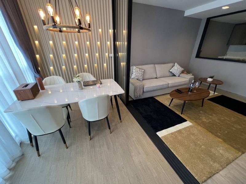 ให้เช่า (For Rent) คอนโด : เดอะ ไลน์ พหลโยธิน อาคาร B (The Line Phahonyothin Park B) ประเภท : 2 ห้องนอน 2ห้องน้ำ  Duplexพื้นที่ : 82 ตรม. เฟอร์นิเจอร์/เครื่องใช้ไฟฟ้า : ครบทิศ : เหนือราคาเช่า : 55,000 บาท/เดือน สัญญา : 1 ปี ❌ห้ามเลี้ยงสัตว์❌ห้ามสูบบุหรี่For Rent Condo: The Line Phahonyothin Park BType: 2 bedrooms, 2 bathrooms, DuplexArea: 82 sq m.Furniture/electrical appliances: CompleteDirection: NorthRental price: 55,000 baht/monthContract: 1 yearสิ่งอำนวยความสะดวก -Swimming Pool/สระว่ายน้ำ -Gym/ยิม -Co-Cooking Studio/สตูดิโอทำอาหารร่วม-Co-Living Lounge /เลานจ์ -Floating Ne