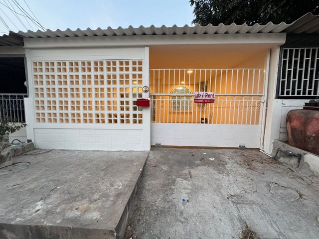 AOM 1578House for rent in Pattaya Klang Renovate Rental 20,000 per month yearly contract 2bedrooms 1 bathroomFully furnished 2 Air-con ติดต่อขอรูปและรายละเอียดเพิ่มเติม  สนใจนัดชมสถานที่จริงContact คุณต๋อม 081-925-2443  , คุณต๋อย 086-542-7078LINE 081-925-2443   LINE 086-542-7078 อสังหาริมทรัพย์ ยินดีรับฝากขาย-เช่า อสังหาริมทรัพย์ทุกชนิด