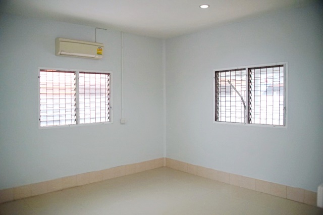 PASEO ลาดกระบัง 30-40 1ชั้น 2นอน ให้เช่าบ้านเดี่ยว  รถไฟฟ้าท่าอากาศยานสุวรรณภูมิ 1.5 กม.1น้ำ  42ตรว. 162ตรม.สนามบินสุวรรณภูมิ  Makro  7/11