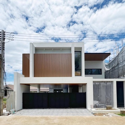 ขายบ้านใหม่พูลวิลล่า2ชั้น Pool Villa 68.9ตรว. 4นอน5น้ำ 10.8ลบ. หมู่บ้านวังตาล ต.สันผักหวาน อ.หางดง เชียงใหม่#เปิดจอง Modern Pool Villa โครงการใหม่หมู่บ้านวังตาล ต.สันผักหวาน อ.หางดง  จ.เชียงใหม่===============================#ขายบ้านในโครงการหมู่บ้านวังตาล สร้างเพียง 2 หลังเท่านั้น พร้อมเข้าอยู่มี รปภ. ตลอด 24 ชั่วโมง ค่าส่วนกลางตั้งแต่ปีที่ 2 คิด ตรว. ละ 10บาท/เดือน  ##หลัง A ราคา 10.8 ล้าน (10,800,000 บาท) รวมบิ้วอิน    ที่ดิ�