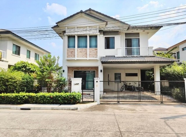 LV52988 ให้เช่า หมู่บ้านมัณฑนา เลค วัชรพล ถนนสุขาภิบาล 5 ทำเลดี บ้านสวย เฟอร์ครบ พร้อมอยู่ราคาเช่า : 65,000 บาท/ เดือน (ขั้นต่ำ  1 ปีื จ่ายเงิน: ประกัน 2 เดือน ล่วงหน้า 1 เดือน : รวมจ่าย 3 เดือนก่อนเข้าอยู่)ที่ตั้ง : ถนนสุขาภิบาล ๕ แขวงออเงิน เขตสายไหม กรุงเทพมหานคร 10220ชื่อโครงการ : มัณฑนา เลค วัชรพล / Mantana Lake Watcharapolรายละเอียด : - บ้าน 2 ชั้น - เนื้อที่ 62 ตารางวา - พื้นที่ใช้สอย 240 ตร.ม.- 3 ห้องนอน - 3 ห�