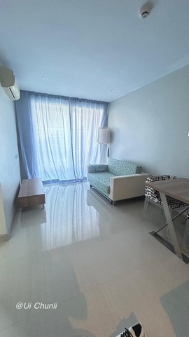 AOM 1587ขายคอนโด แอตแลนติส คอนโด รีสอร์ท พัทยาAtlantis Condo Resortห้องชั้น2 ขนาดห้อง 36.44 ตรม. วิวสวน ห่างจากหาดจอมเทียน 300 เมตร ถนนจอมเทียนสาย2 สิ่งอำนวยความสะดวก-ฟิตเนส-สระว่ายน้ำ หรือ เรียกว่าสวนน้ำใหญ่มาก-ที่จอดรถภายในห้อง-แอร์2 ตัว-โคมไฟตั้งพื้น-โต๊ะกินข้าวพร้อมเก้าอี้2ตัว-โต๊ะอเนกประสงค์-โต๊ะวางทีวี-โซฟาbed-เตียงบิ้วอิน-ชั้นรองเท้า-ชั้นวางในห้องน้ำ-ชั้นเคาเตอร์ครัวบน-ล่าง-