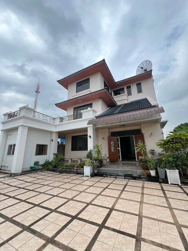 BH3343 ให้เช่าบ้านเดี่ยว 3ชั้นลาดพร้าว 93 พื้นที่ 800 ตรม. สิ้นเดือน ม.ค บ้านกำลังรีโนเวท แต่นัดชมได้เหมาะสำหรับพักอาศัย หรือทำออฟฟิศ 