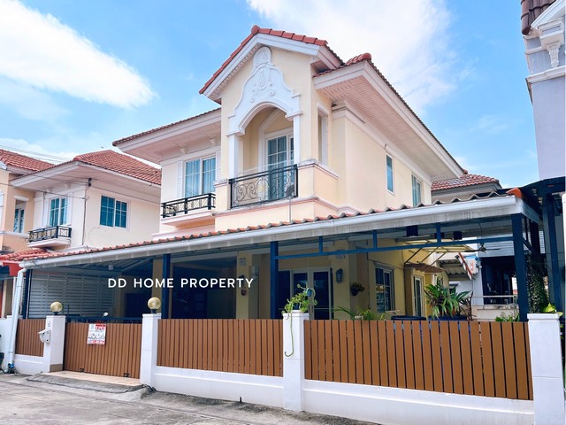 ขายหมู่บ้านเดอะวิลล่า ราชพฤกษ์-ท่าอิฐ ต่อเติมพร้อมอยู่  (DD001896)พื้นที่ 36 ตร.ว.ฟังก์ชั่น : 2 นอน 2 น้ำ 1 ที่จอดรถทิศ : ตะวันออกเฉียงเหนือแถม : แอร์ 4 เครื่อง, ปั๊มน้ำ, แท็งค์น้ำ, ผ้าม่าน, มุ้งลวด, เหล็กดัด, เฟอร์นิเจอร์บิ้วท์อินจุดเด่นทำเลนี้- โครงการตั้งอยู่บนถนนรัตนาธิเบศร์- สภาพแวดล้อมดี มี 7-11ในโครงการ, ทะเลสาบขนาดใหญ่, ระบบรักษาความปลอดภัยคุณภาพมาตรฐานระดับสากล กับระ�