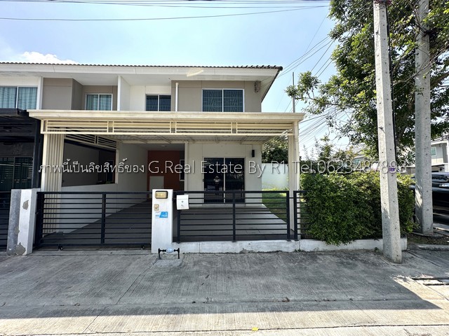 M4657ขาย บ้านสวย บ้านมือสอง หมู่บ้าน พฤกษา กรุงเทพฯ-ปทุมธานี บางเดื่อ อ.เมืองปทุม จ.ปทุมธานี ติดต่อ ประสงค์ 062-348-7893Line id : songloveu88นิกกี้ 065-985-2958Line id : nickky-nicรายละเอียด• บ้านทาวน์โฮม 2 ชั้น มีเนื้อที่ข้างบ้าน หลังมุม• เนื้อที่ 31 ตารางวา พื้นที่ใช้สอย 82.28 ตารางเมตร• 3 นอน 2 น้ำ 3 แอร์ 1 จอดรถ • หันหน้าทิศตะวันออกเฉียงเหนือ เย็นสบาย แดดไม่ร้อน • พื้นชั้นล่างปูแกรนิตโต้ ชั้นบนลามิเนต • ต่อเต�