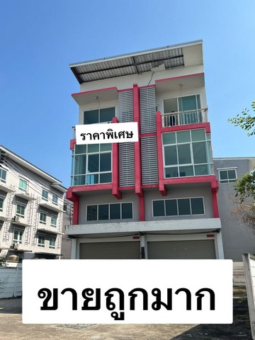 TEL : 092-288 9359 คุณดนิตาLine : https://line.me/ti/p/yxo92dHWP1ตึก 3 ชั้นครึ่ง แปลงมุม ติดถนน สาย7ศรีราชา-หนองยายบู่ ศรีราชา ชลบุรีพื้นที่ 69.07 ตารางวา แถมฟรีที่ดินว่างตรงข้ามตึกขนาด 146.60ตรว.พื้นที่ใช้สร้อยอาคารประมาณ 250 ตร.ม.อาคารเลขที่ 37-38อาคารแปลงหลังมุมมีพื้นที่ด้านหลังอาคารกั้นเป็นห้องพักแล้ว- ทำเลดีของถนนเส้นนี้ หายากแล้วพิกัด: สถานที่ใกล้เคียง- ถนนมอเตอร์เวย์- ห้างดองกิ , ห้างเจปาร์ค , เซ็�