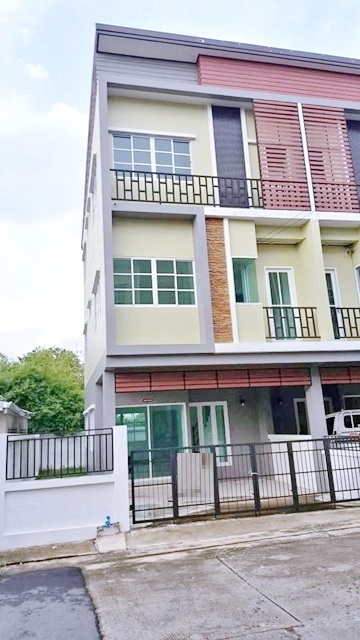 นนทบุรี ขาย-เช่า ทาวน์โฮม 3 ชั้น หลังมุม 4นอน 25 ตร.วา.บางบัวทอง บัวทองธานี 300 ตร.ม.รพ.บางบัวทอง 2 กม.เช่า เพียวเพลส ราชพฤกษ์ 2.1 กม.