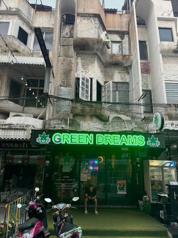 AOM 1602Shop for rent no key money IN PATTYA70,000 per month Deposit 3 months advance 1 monthติดต่อขอรูปและรายละเอียดเพิ่มเติม  สนใจนัดชมสถานที่จริงContact คุณต๋อม 081-925-2443  , คุณต๋อย 086-542-7078LINE 081-925-2443   LINE 086-542-7078 อสังหาริมทรัพย์ ยินดีรับฝากขาย-เช่า อสังหาริมทรัพย์ทุกชนิด