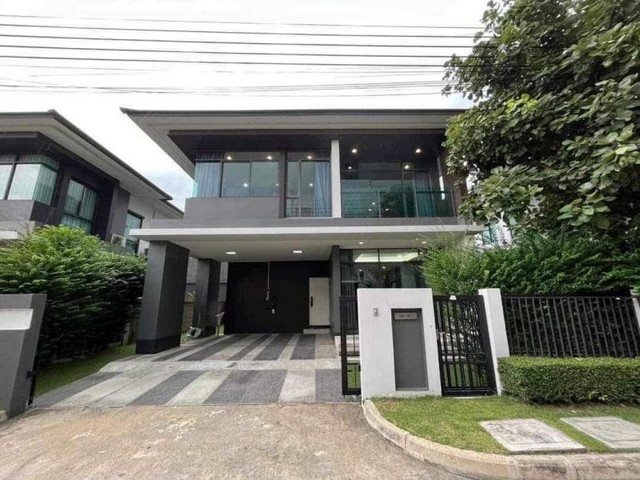 LVPP53001 ให้เช่า บ้านเดี่ยว เศรษฐสิริ กรุงเทพกรีฑา Setthasiri Krungthep Kreetha ติดกับ ร.ร.นานาชาติ Brighton collegeราคาเช่า : 89,000 บาท/เดือน ที่ตั้ง : ถนนกรุงเทพกรีฑา แขวงสะพานสูง เขตสะพานสูง กทม. 10240ชื่อโครงการ : เศรษฐสิริ กรุงเทพกรีฑา Setthasiri Krungthep Kreethaรายละเอียด :- บ้านเลขที่ 99/183 - เนื้อที่ 57 ตร.ว. - พื้นที่ใช้สอย 195 ตร.ม.- 3 ห้องนอน - 3 ห้องน้ำ - รับชาวต่างชาติ/คนจีน- อนุญาตให้เลี้ยงสัตว์- รับนายหน้าสิ่งอำนวยความสะดว�