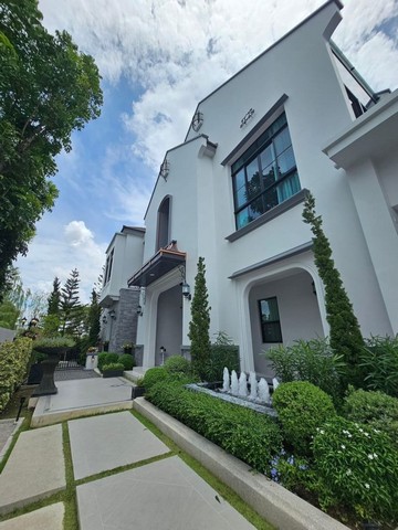 LVPP52999 ให้เช่า บ้านเดี่ยว นันทวัน พระราม 9 – กรุงเทพกรีฑาตัดใหม่ Nantawan Rama 9-New Krungthepkreethaราคาเช่า :  850,000 บาท/เดือนที่ตั้ง : ถนนกรุงเทพกรีฑาตัดใหม่ ซอยกาญจนาภิเษก 12 แขวงสะพานสูง เขตสะพานสูง กทม. 10240ชื่อโครงการ : นันทวัน พระราม 9 - กรุงเทพกรีฑาตัดใหม่ Nantawan Rama 9 - New Krungthepkreethaรายละเอียด :- ขนาด 170 ตร.ว.- พื้นที่ใช้สอย 650 ตร.ม.- ด้านหน้าหันทิศใต้ บ้านติดเลคและส่วน มุมส่วนตัว ไม่หันหน้าเจอใคร- 5 ห้องนอน - 5 