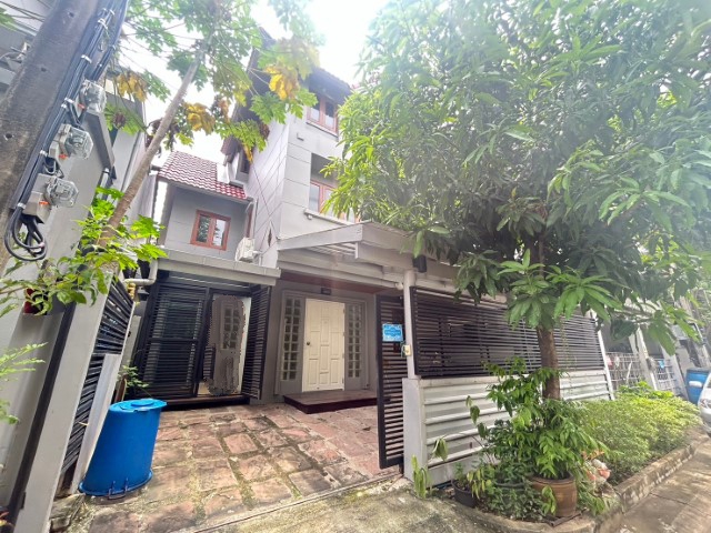 ทาวน์โฮมบ้านลัดดาวถ.สรรพาวุธ3ชั้น30ตร.ว3นอน3น้ำแอร์เฟอร์ครบใกล้BTSบางนา1กมเช่า25,000บาท/เดือน ถ.สรรพาวุธรายละเอียด-ทาวน์โฮมขนาดใหญ่ 3 ชั้น 30 ตร.ว 200 ตรม.-มี 3 ห้องนอน 3 ห้องน้ำ 1 รับแขก 1 ครัว 1 ห้องเก็บของ-ตกแต่งใหม่ แอร์ 4 เครื่อง เฟอร์นิเจอร์ครบ พร้อมเข้าอยู่-ทำเลดีใกล้ทางด่วน และ BTS บางนา***ราคาเช่าเดือนละ25,000บาท***สนใจนัดดติดต่อคุณอรัญญา Tel. 094-239-2464, 089-510-3665Line : 0895103665www.LtcPropertythai.comมีบ้านและทา�