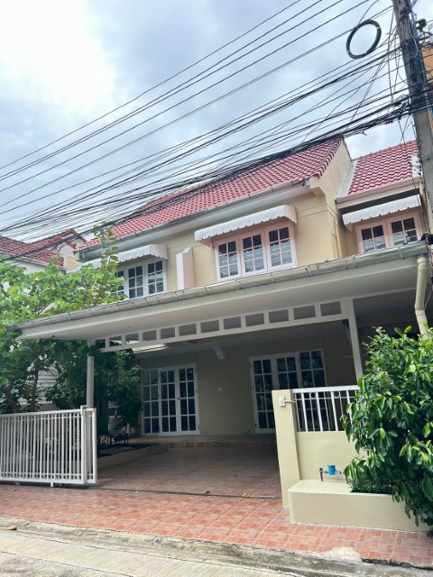 ให้เช่าทาวน์โฮม 2 ชั้น บ้านมณียาวิลย์ ถ.สุขุมวิท101/1 มี 6 นอน 4 น้ำ1ทำงานจอดรถ2 คันใกล้BTSปุณณวิถี800เมตรแอร์เฟอร์ฯครบ เช่า 40,000 บาท/เดือนรายละเอียด-ทาวน์โฮม 2 ชั้น ทะลุถึงกัน 50 ตร.ว 250 ตรม -มี 6 ห้องนอน 4 ห้องน้ำ 1 รับแขก 1 ห้องครัว 1 ห้องทำงาน-จอดรถในบานได้ 2 คัน หน้าบ้าน 2 คัน -ห้องโถงกว้างขวาง ตกแต่งทาสีใหม่ทั้งหลัง-แอร์ 7 เครื่อง เฟอร์นิเจอร์ครบ-ใกล้ห้าง True digital park และ BTS ปุณณวิถี 800 เมตร