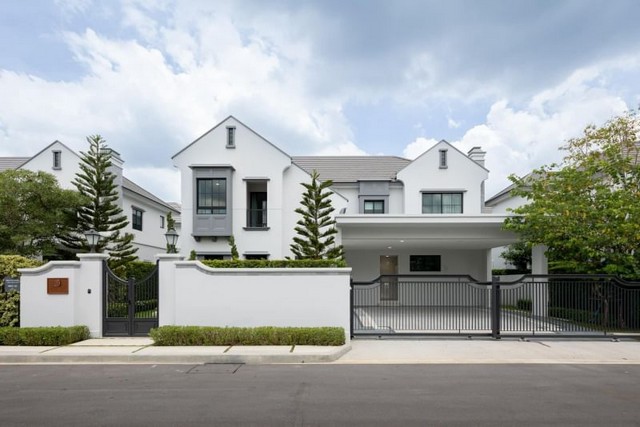LVPP53007 ขาย หมู่บ้านนันทวัน กรุงเทพกรีฑาตัดใหม่ ส่วนกลางตกแต่งสวนสวย ร่มรื่น ปลอดภัยราคาขาย :  42 ล้านบาท  ที่ตั้ง : ถนนกรุงเทพกรีฑาตัดใหม่ ซอยกาญจนาภิเษก 12 แขวงสะพานสูง เขตสะพานสูง กทม. 10240ชื่อโครงการ : นันทวัน พระราม 9 - กรุงเทพกรีฑาตัดใหม่ Nantawan Rama 9 - New Krungthepkreethaรายละเอียด :- พื้นที่ใช้สอย 302 ตร.ม.- ขนาด 100.2 ตร.ว.- ที่ดินทรงสี่เหลี่ยม ถูกต้องตามหลักฮวงจุ้ย - ไม่ติดขอบรั้วโครงการ- 4 ห้อ