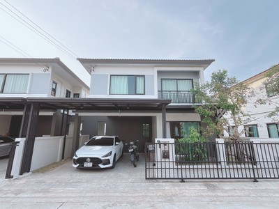 ขาย/ให้เช่าบ้านเดี่ยว หมู่บ้านบริทาเนีย บางนา กม.42 (Britania Bangna KM.42).ขาย/ให้เช่าบ้านเดี่ยวหมู่บ้านบริทาเนียบางนากม.42บางนาบางประกงฉะเชิงเทรา.โครงการ : บริทาเนีย บางนา กม.42 (Britania Bangna KM.42)ที่ตั้ง : ต.บางวัว อ.บางปะกง จ.ฉะเชิงเทรา.ราคา : 4,790,000 บาทเช่าเดือนละ 20,000 บาท.ประเภท : บ้านเดี่ยว- สูง : 2 ชั้น- เนื้อที่ : 35.7 ตารางวา- พื้นที่ใช้สอยประมาณ 140 ตารางเมตร.- ห้องนอน : 3 ห้อง- ห้องน้ำ : 3 ห้อง- จอดรถได้ : 2