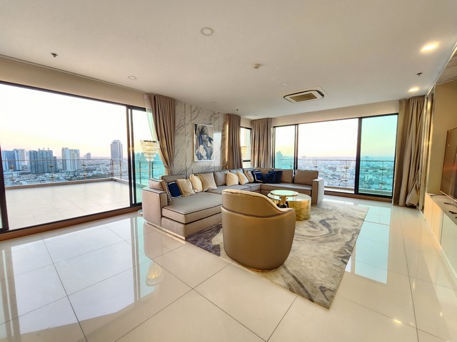 Supalai Premier Charoen Nakhon | Luxurious Lifestyle next to Icon SiamBTS: Klong SanSize: 352 sqm., 4 bedrooms, 4 bathrooms Floor: 26 unblocked view Rental price: 350,000baht/month Ref.: 63481Listing Detail: www.rent-bangkok-condo.com/properties/63481Co-agents are welcome. - - -Contact us for more information or arrange a viewing:Email. rbc.rentbangkokcondo@gmail.comCall. 066-0588-655Line ID: @rentbangkokcondohttps://lin.ee/9cMeMxeWhatsapp: 0660588655Wechat 微信: rentbangkokcondo
